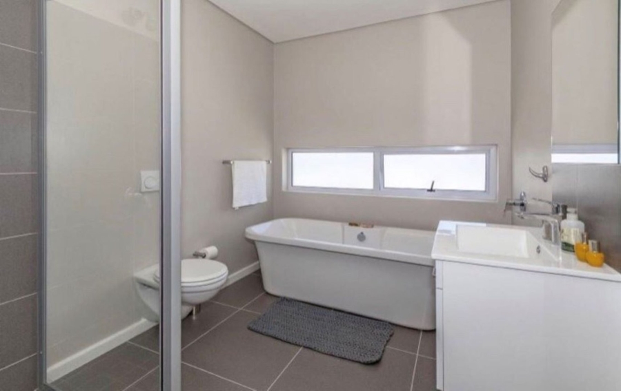 3 Bedroom Property for Sale in Somerset Lakes Western Cape